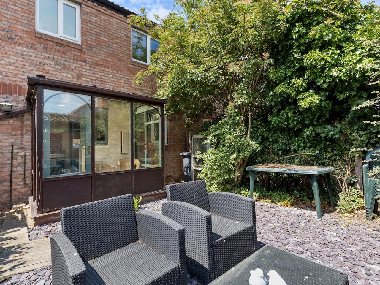 Bright Modern York Home with Free Parking Pass the Keys — photo 5