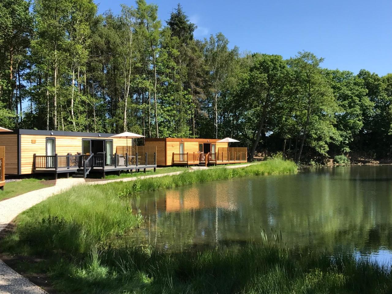 Cedar Boutique Lodge-dog fishing and Spa access — photo 5