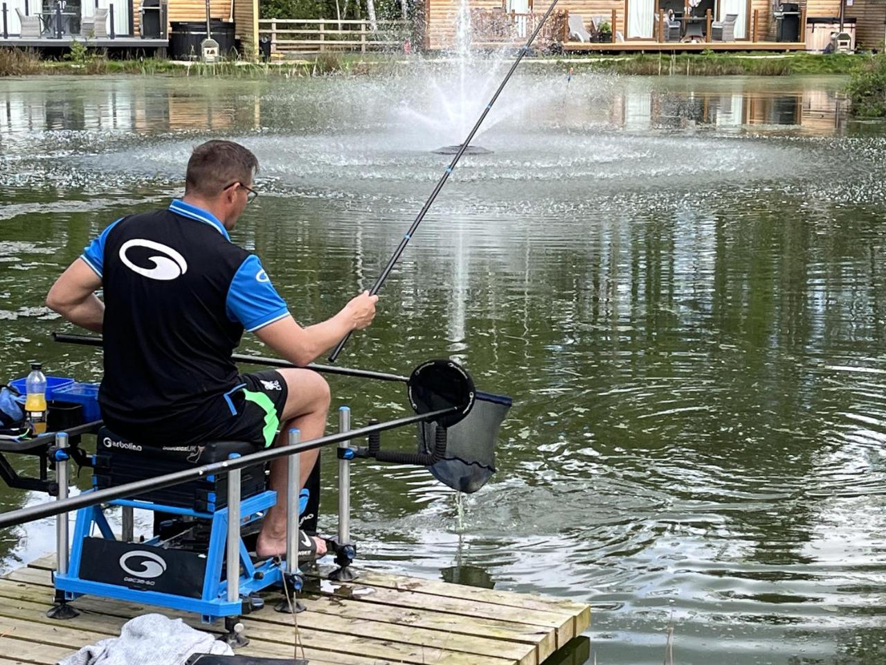 Cedar Boutique Lodge-dog fishing and Spa access — photo 8