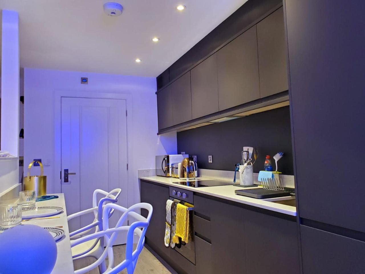 Central Boutique Studio ( With Parking ) — photo 4