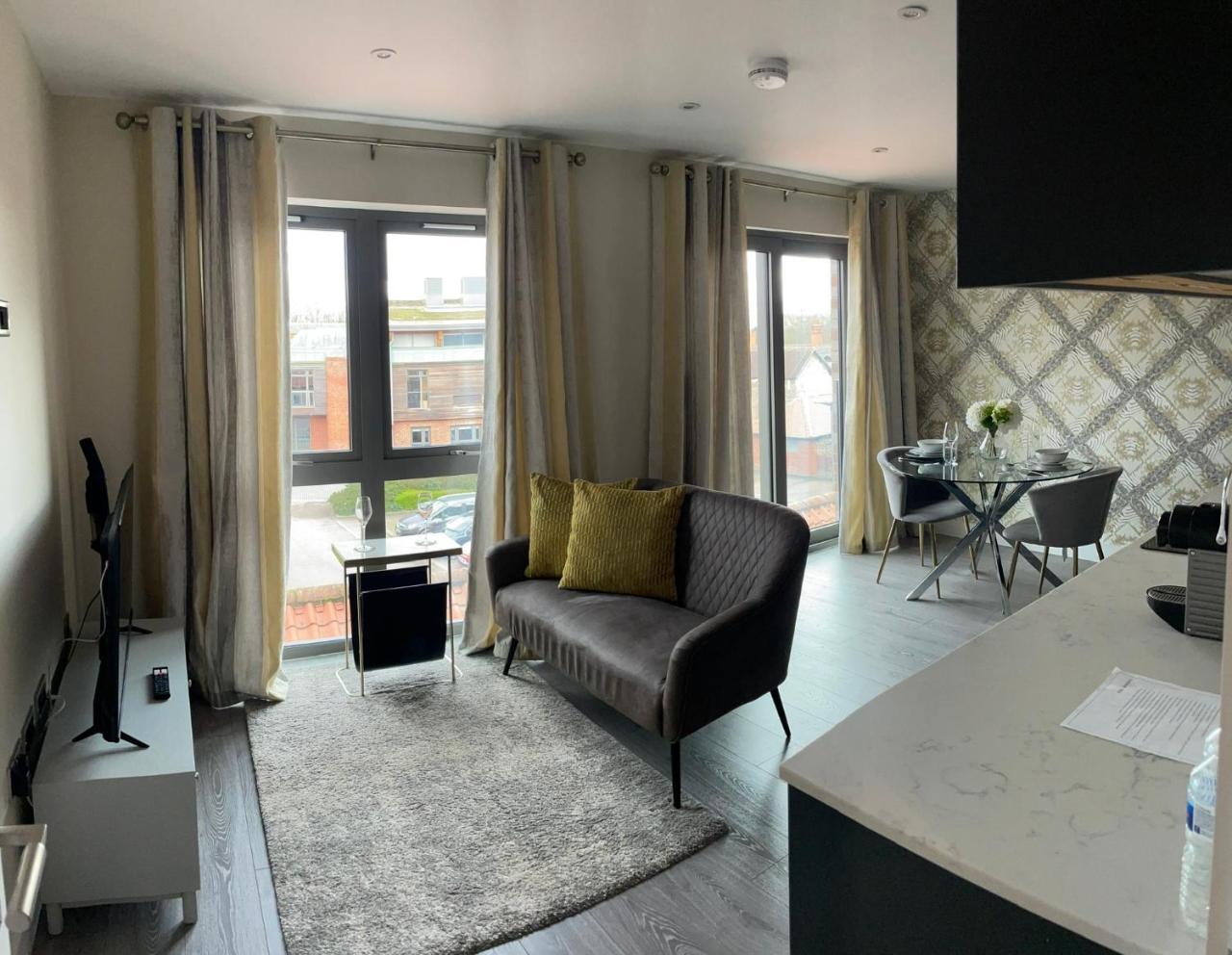 Central Modern Flat — photo 3