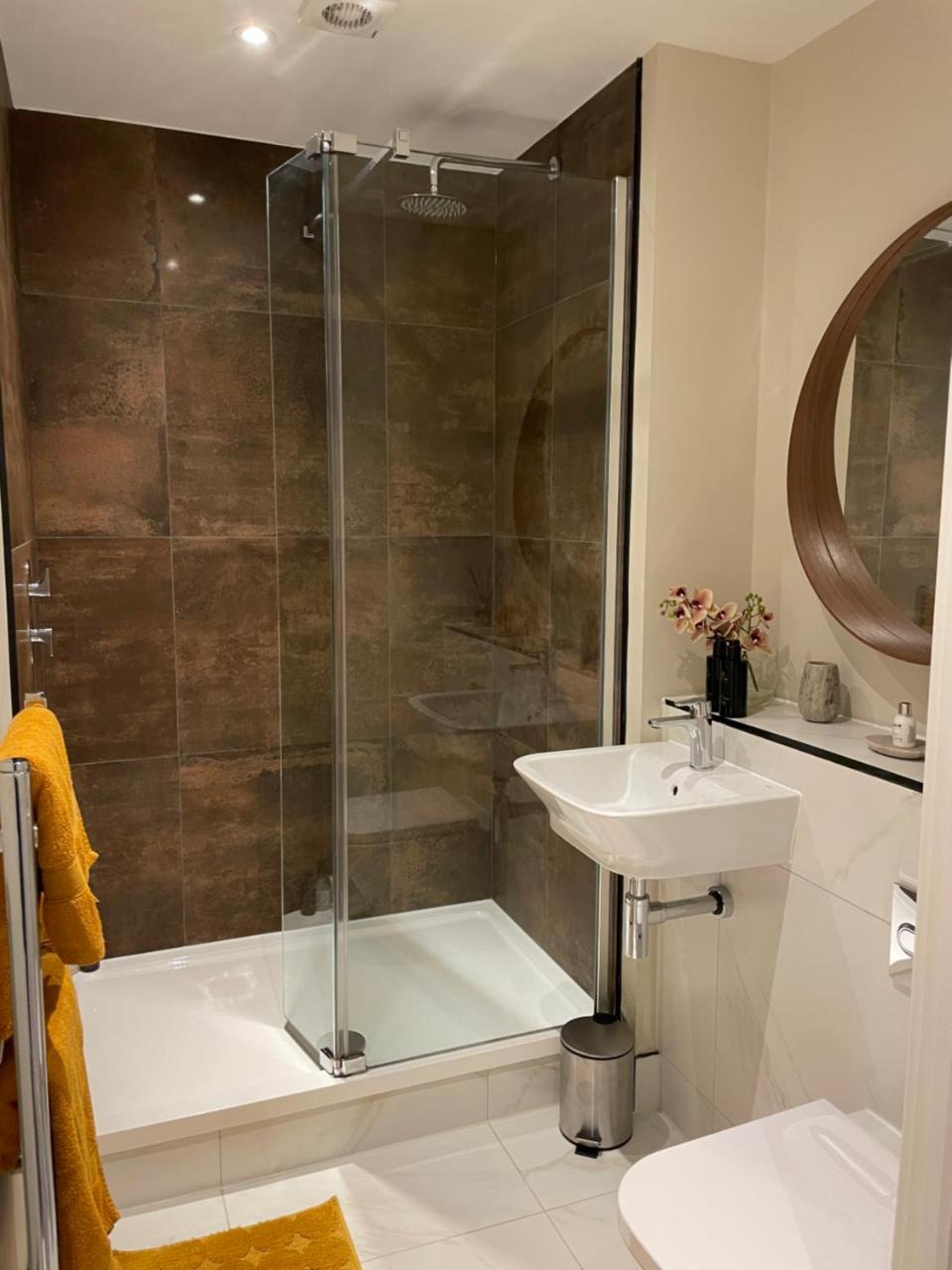 Central Modern Flat — photo 8