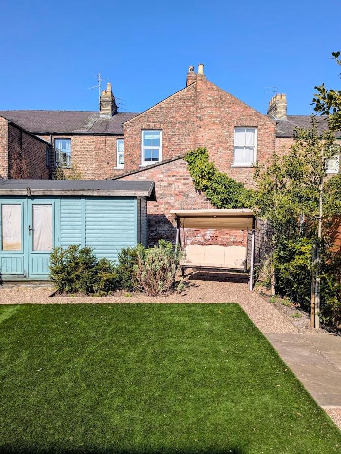 Central Townhouse with free off road parking and garden — photo 6