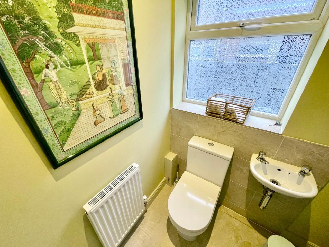 Central Townhouse with free off road parking and garden — photo 8