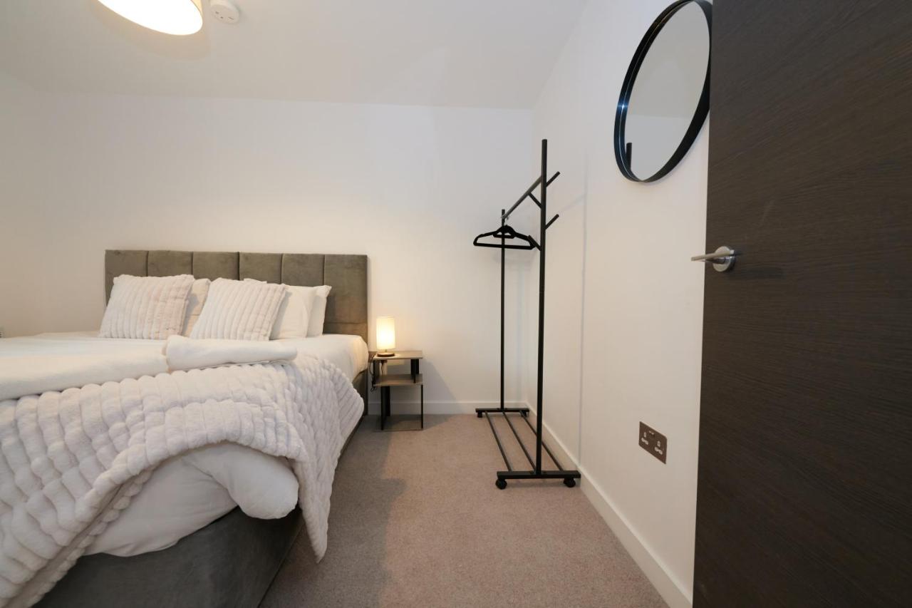 Central York apt with free parking & gym! — photo 5