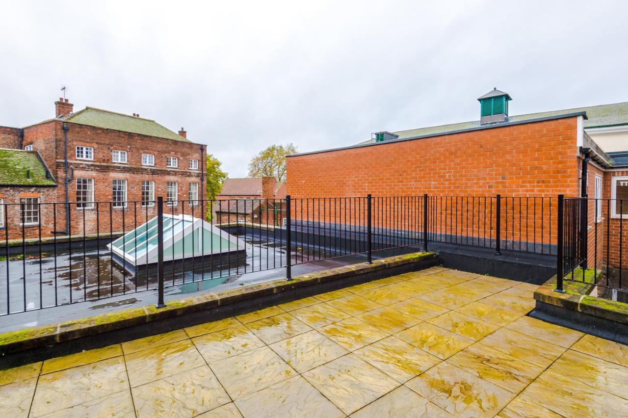 Central York Penthouse With Private Roof Terrace — photo 4