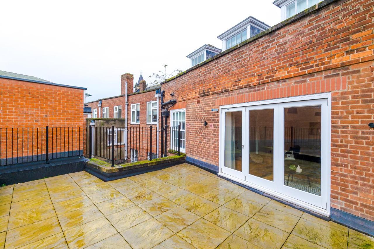 Central York Penthouse With Private Roof Terrace — photo 7