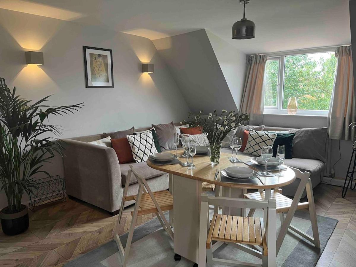 Charming 2-Bed Apartment with free parking 10 mins drive to York City — photo 4