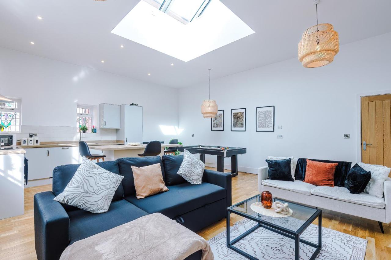 Charming Abode in Central York - Pool Table — photo 8