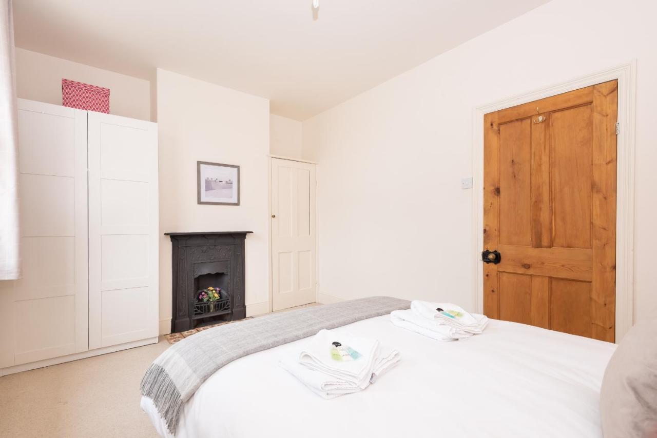 Charming Base for 5 Guests Near Bishy Rd in York - Pass the Keys — photo 2