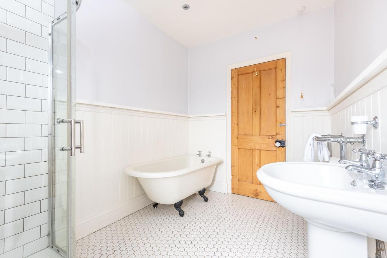 Charming Base for 5 Guests Near Bishy Rd in York - Pass the Keys — photo 7