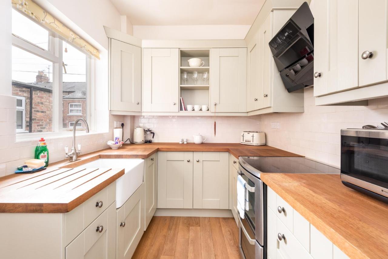Charming Base for 5 Guests Near Bishy Rd in York - Pass the Keys — photo 8