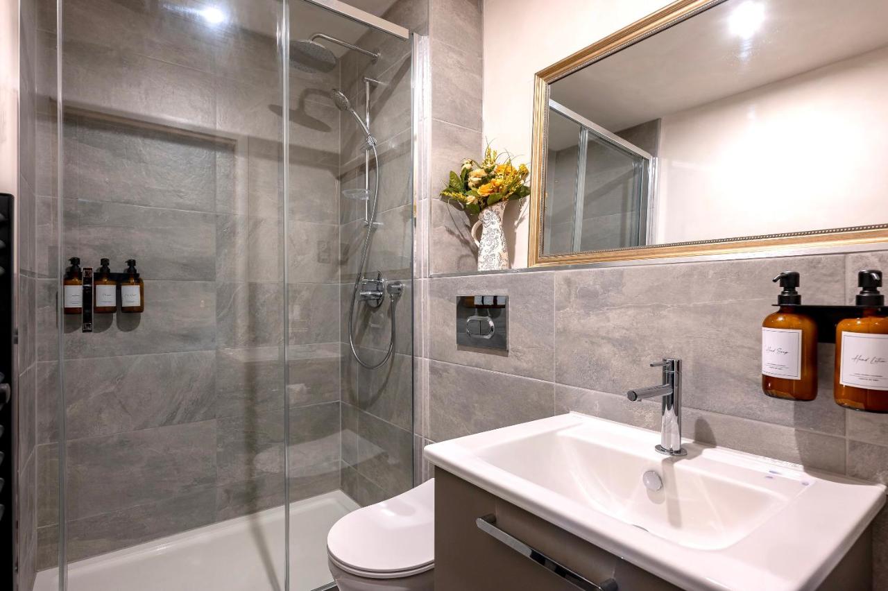 City Retreat for 4 with Free parking and Gym access — photo 8