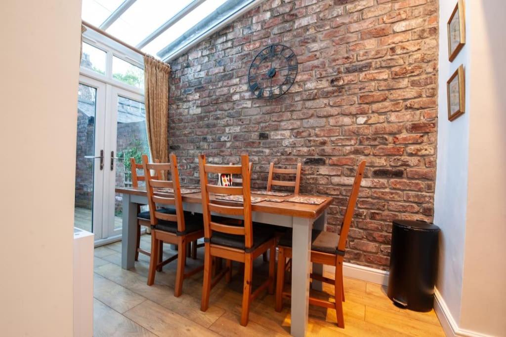 Clifford House - 4 Bed Home Within The City Walls — photo 4