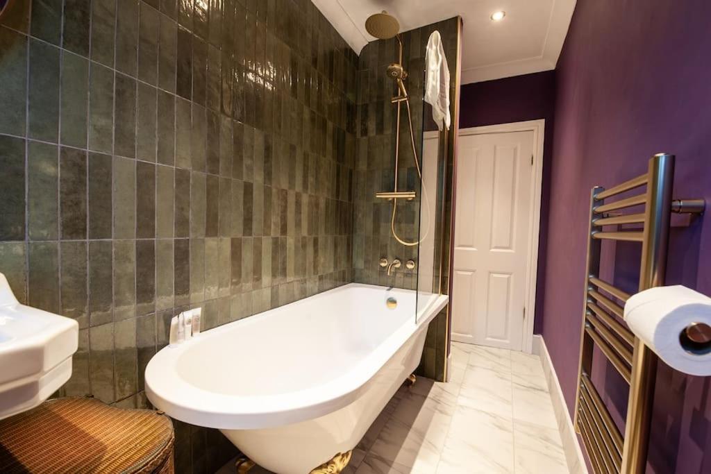 Clifford House - 4 Bed Home Within The City Walls — photo 8
