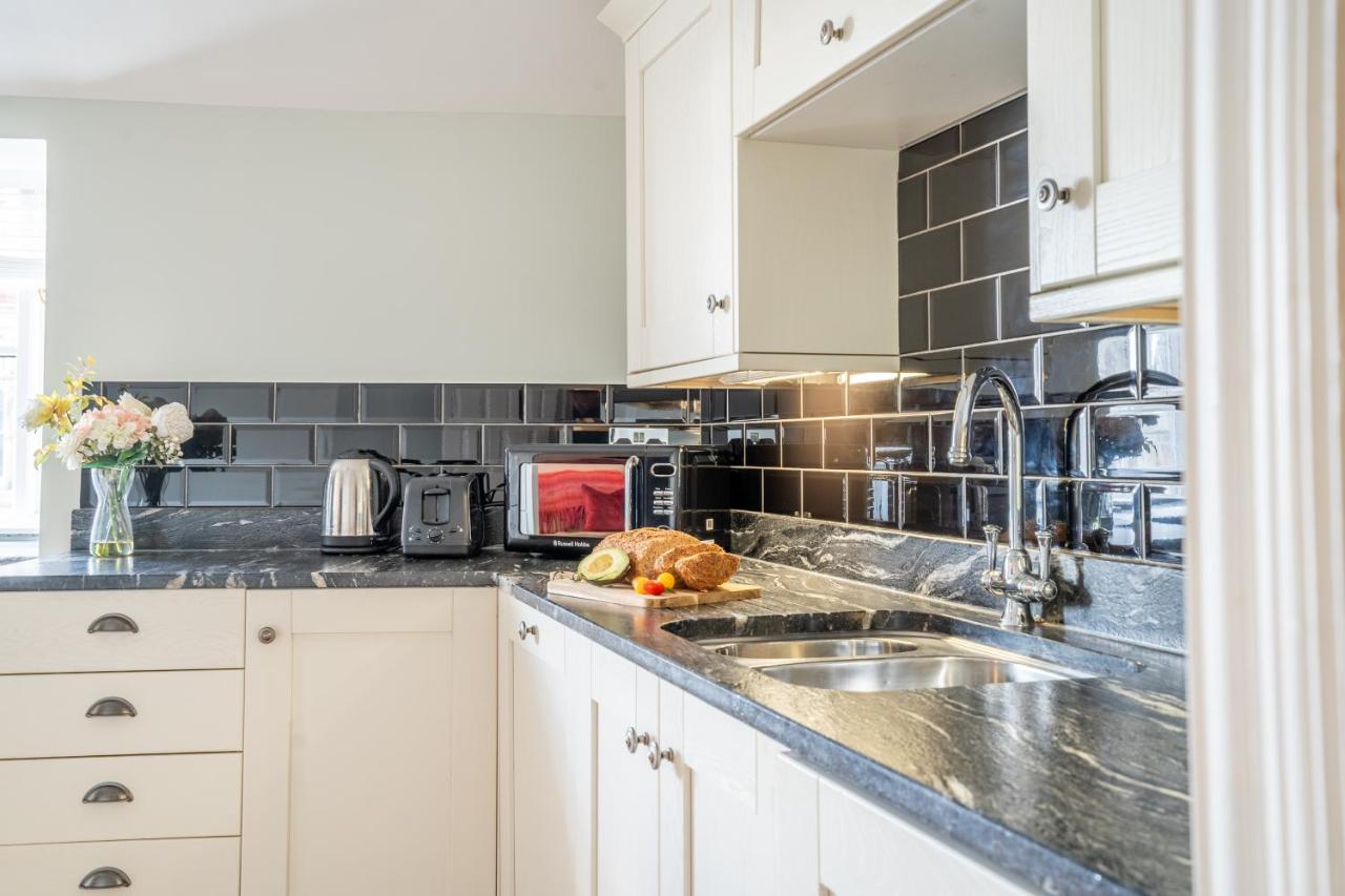 Clifford St - Apartment 8 — photo 8