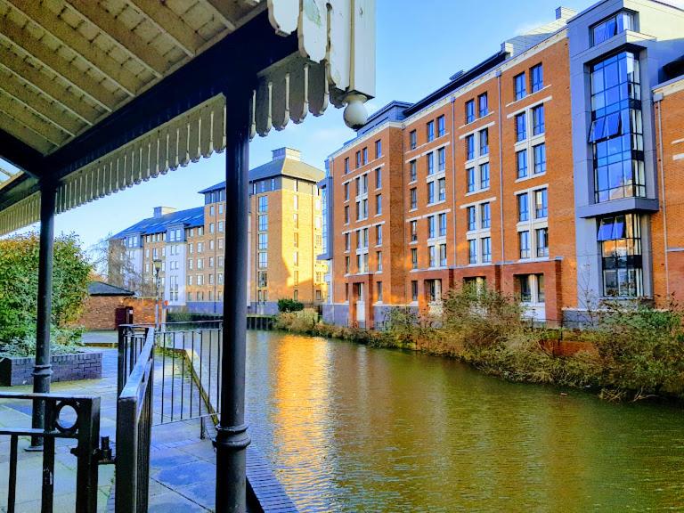 Cocoa Lily - River fronted studio with secure parking — photo 8