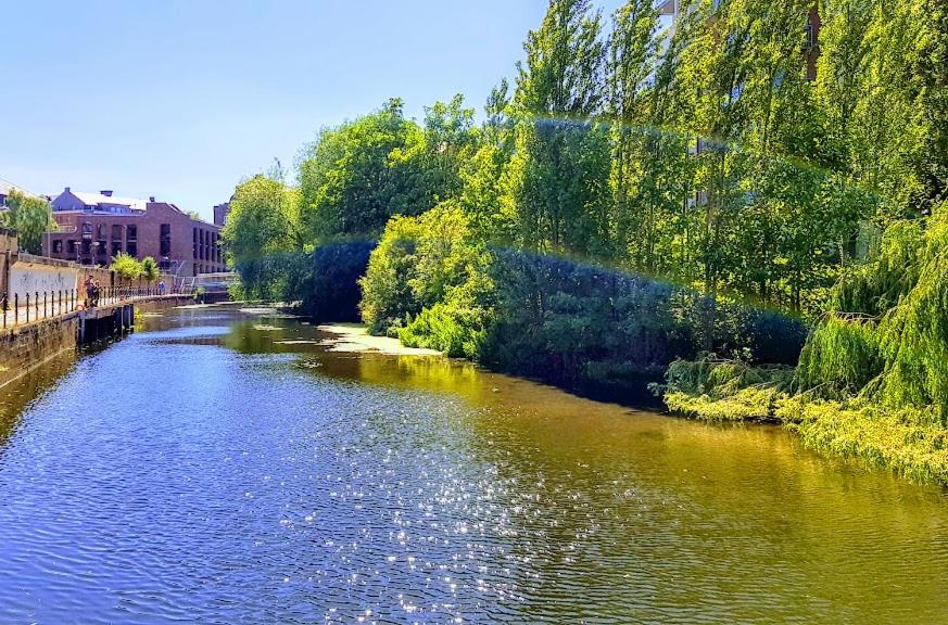 Cocoa River - two bed, two bath with allocated parking, York, Yorkshire