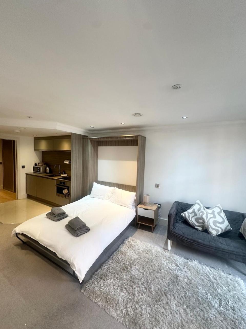 Cocoa Suites studio apartment — photo 4