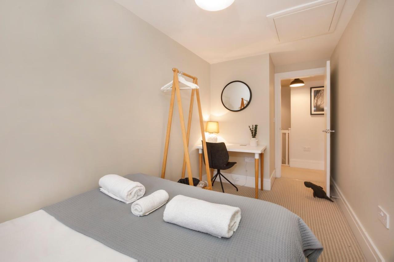 Compton Lodge Luxury apartment-Free Parking — photo 7