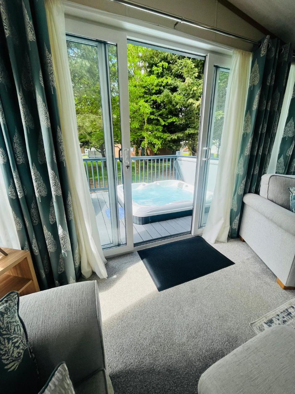 Coopers Corner, Lodge with Hot Tub — photo 4