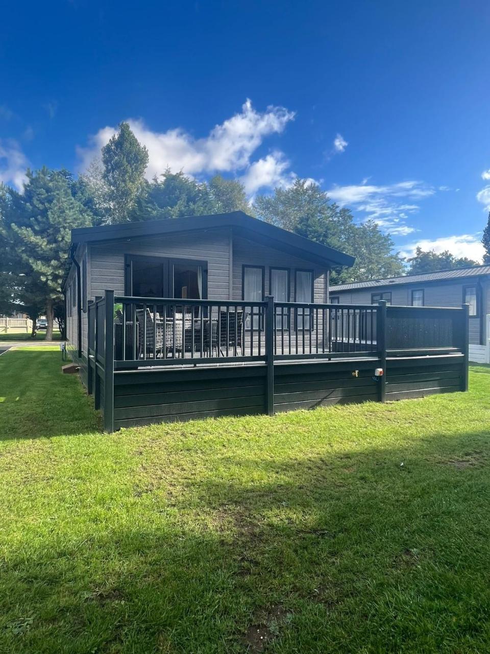Copse View Lodge with Hot Tub, York, Yorkshire