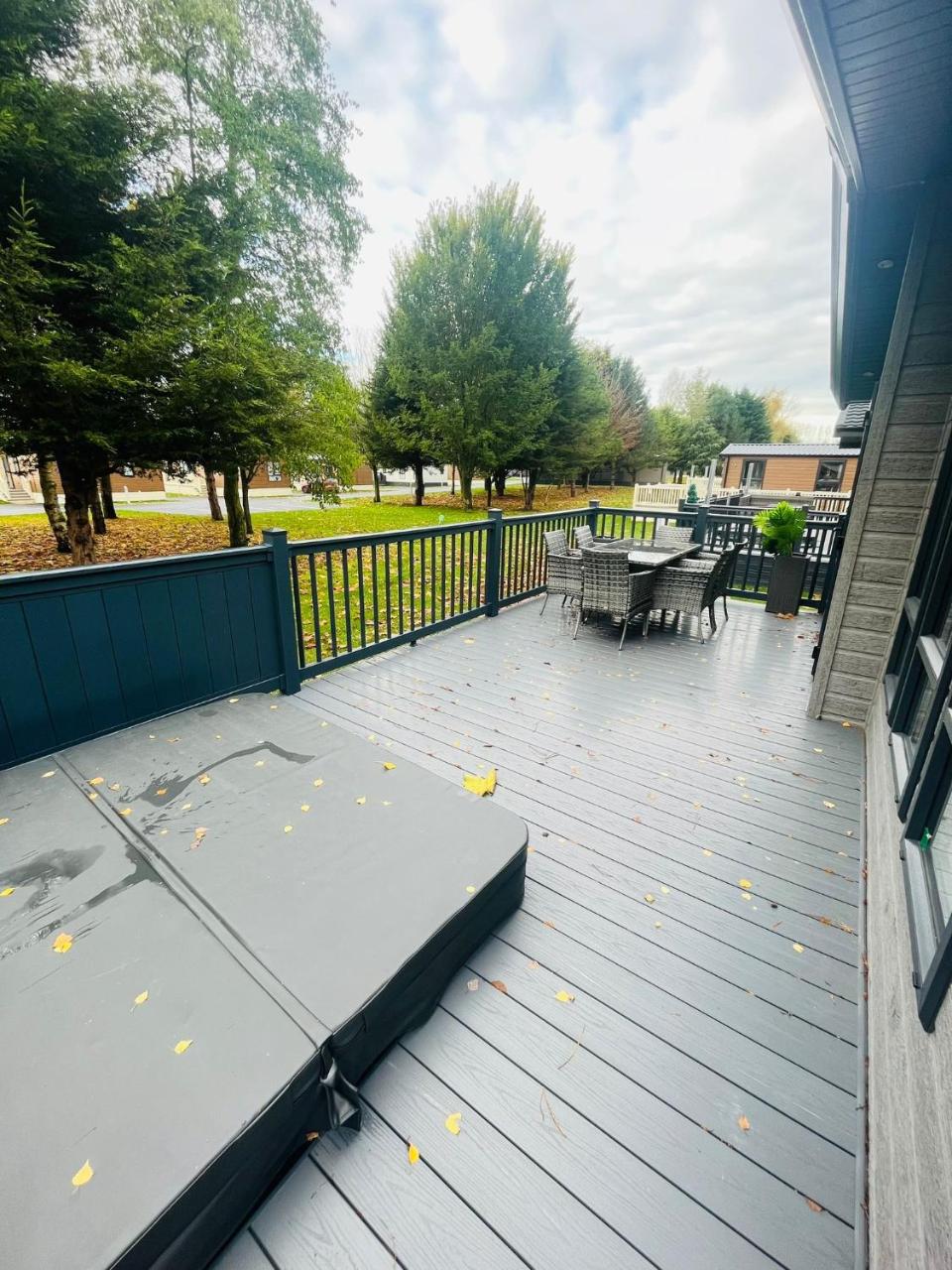 Copse View Lodge with Hot Tub — photo 5