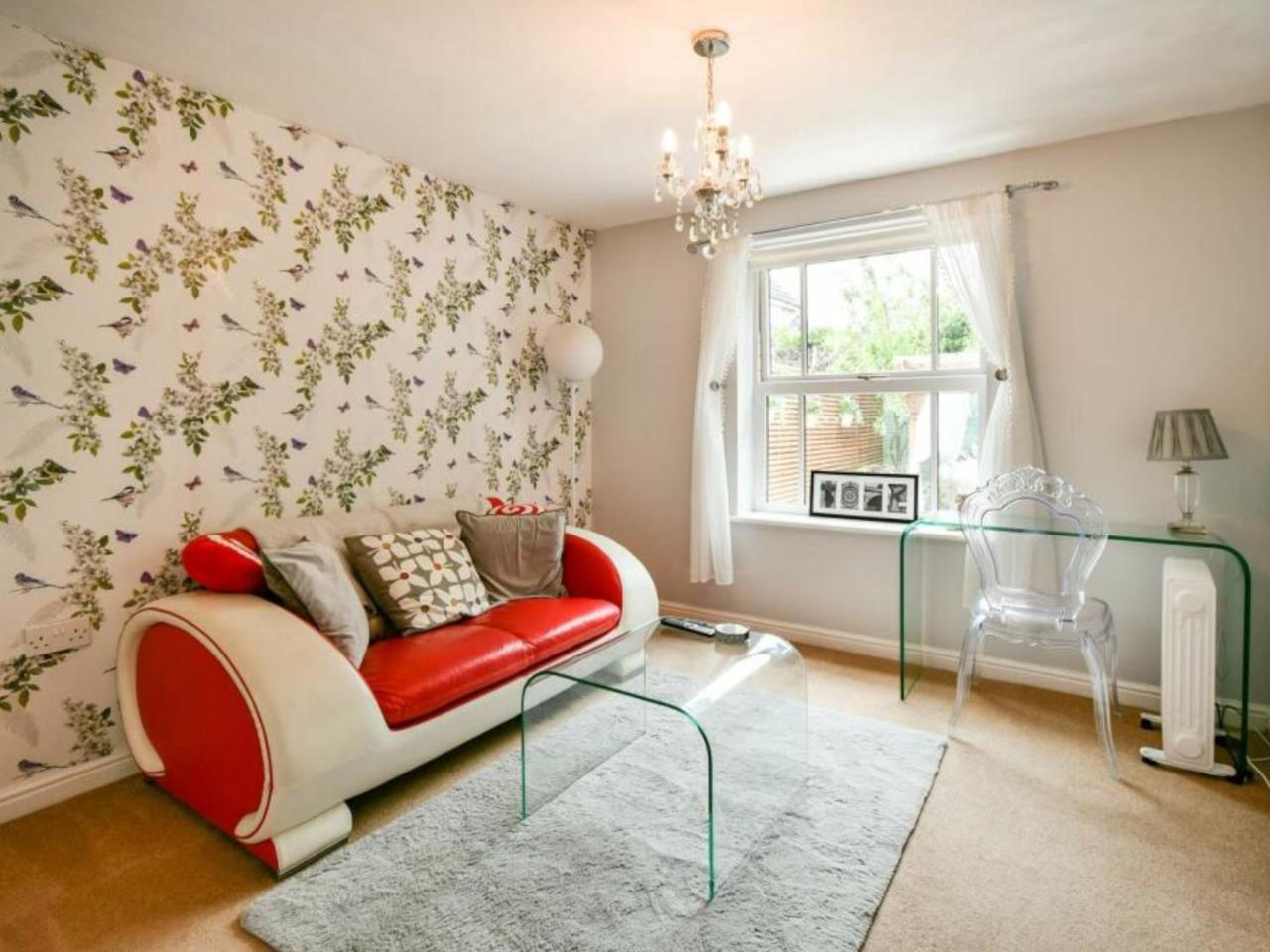 Cosy Garden Flat, Private Hot Tub & Four Poster Bed — photo 2