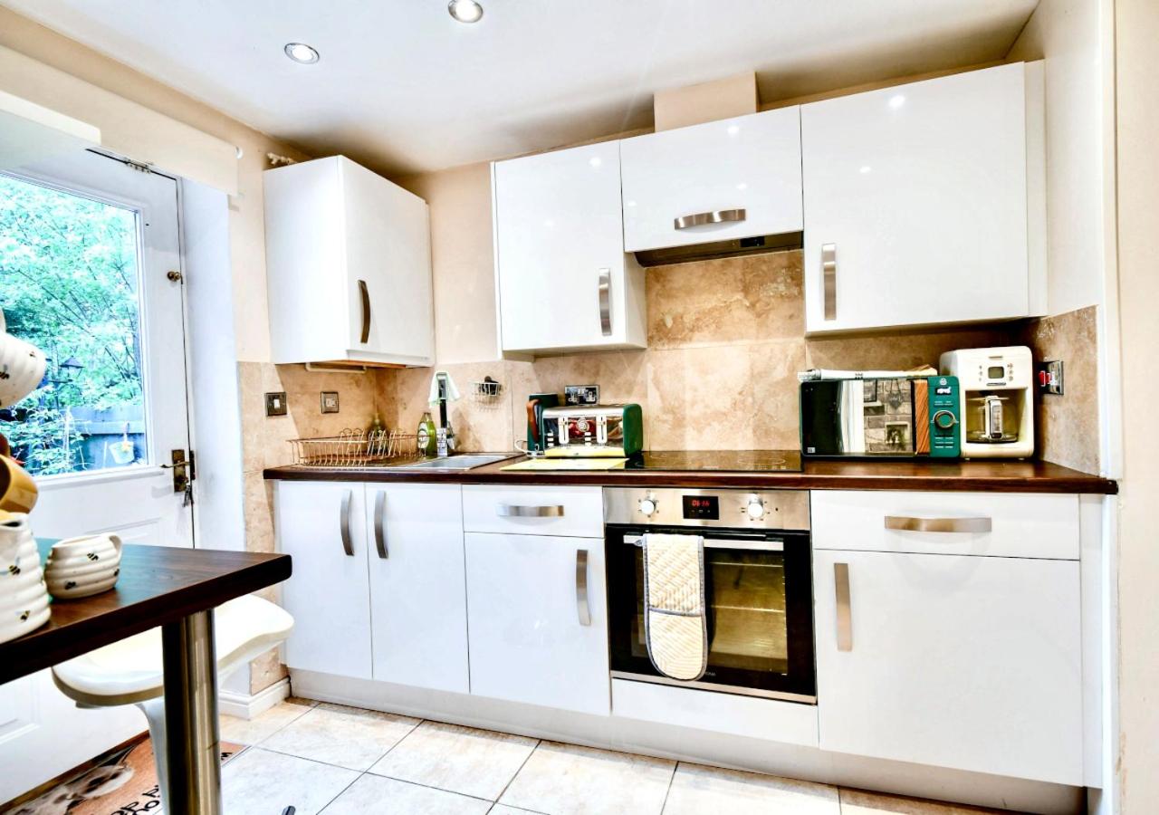 Cosy Garden Flat, Private Hot Tub & Four Poster Bed — photo 4