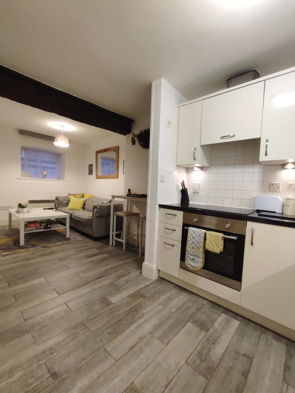 Cosy Riverside Apartment - FREE PARKING — photo 5