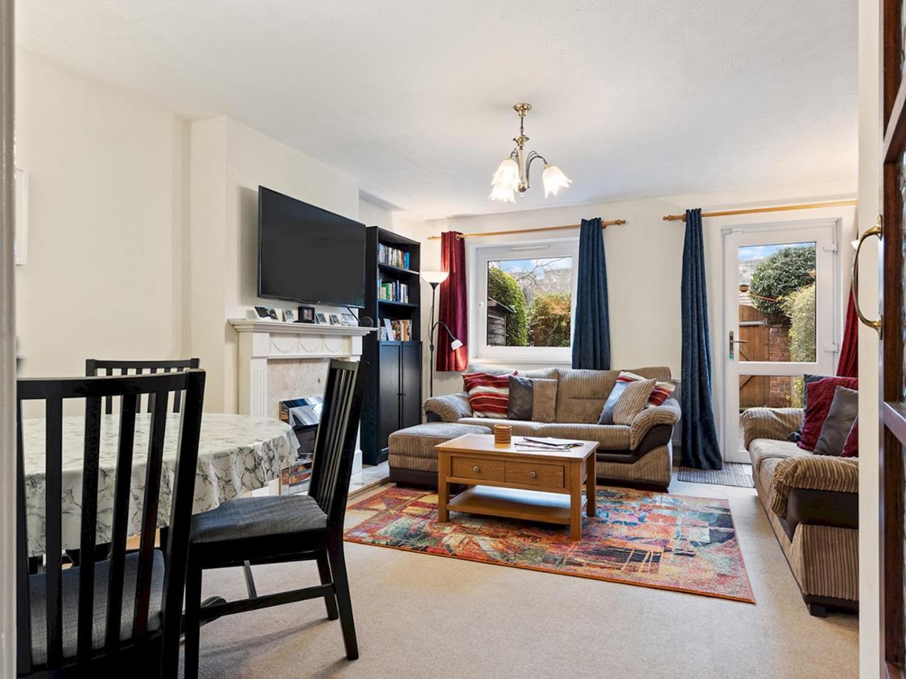 Cosy York Home with Parking - Pass the Keys — photo 5