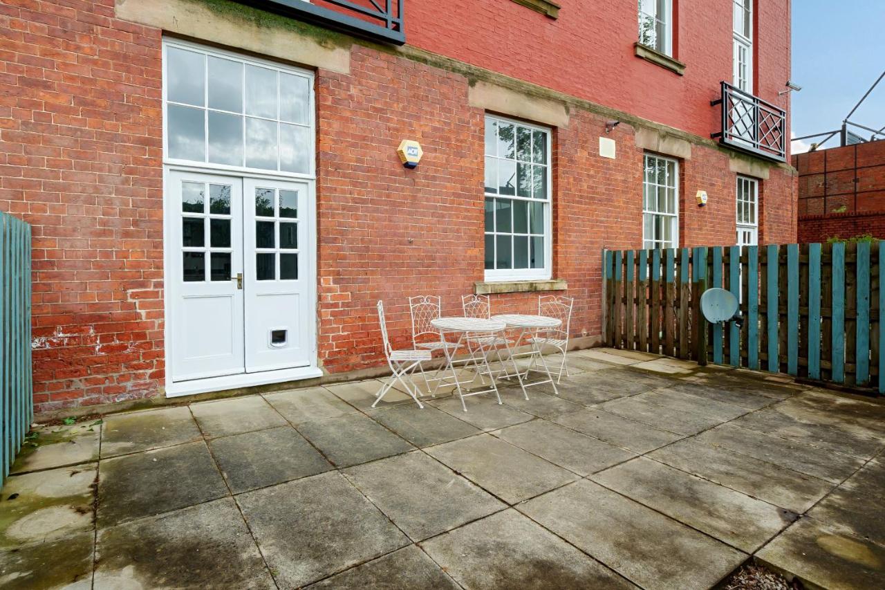 County House Escape - courtyard & free parking — photo 6