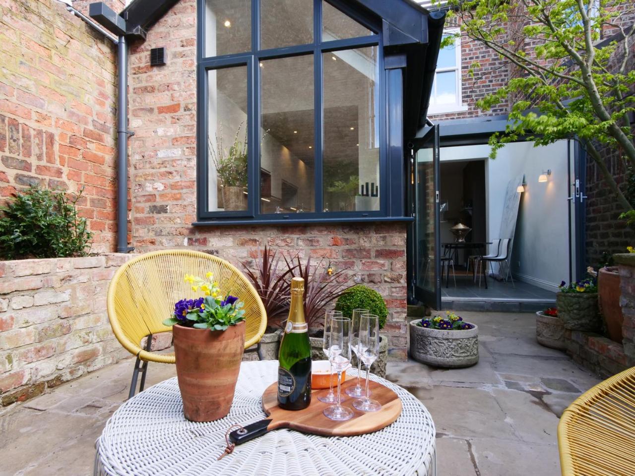 Courtyard Cottage York - Free Parking — photo 6