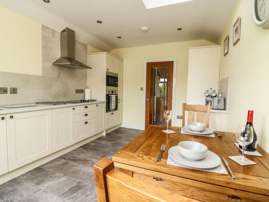 Decca cottage is Cheerful one bedroom cottage — photo 3