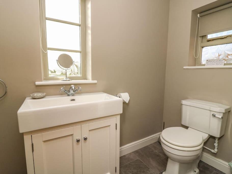 Decca cottage is Cheerful one bedroom cottage — photo 8