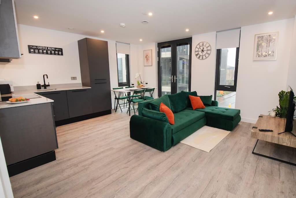 Deluxe 2 Bed York Flat with Gym Sleeps 6, York, Yorkshire