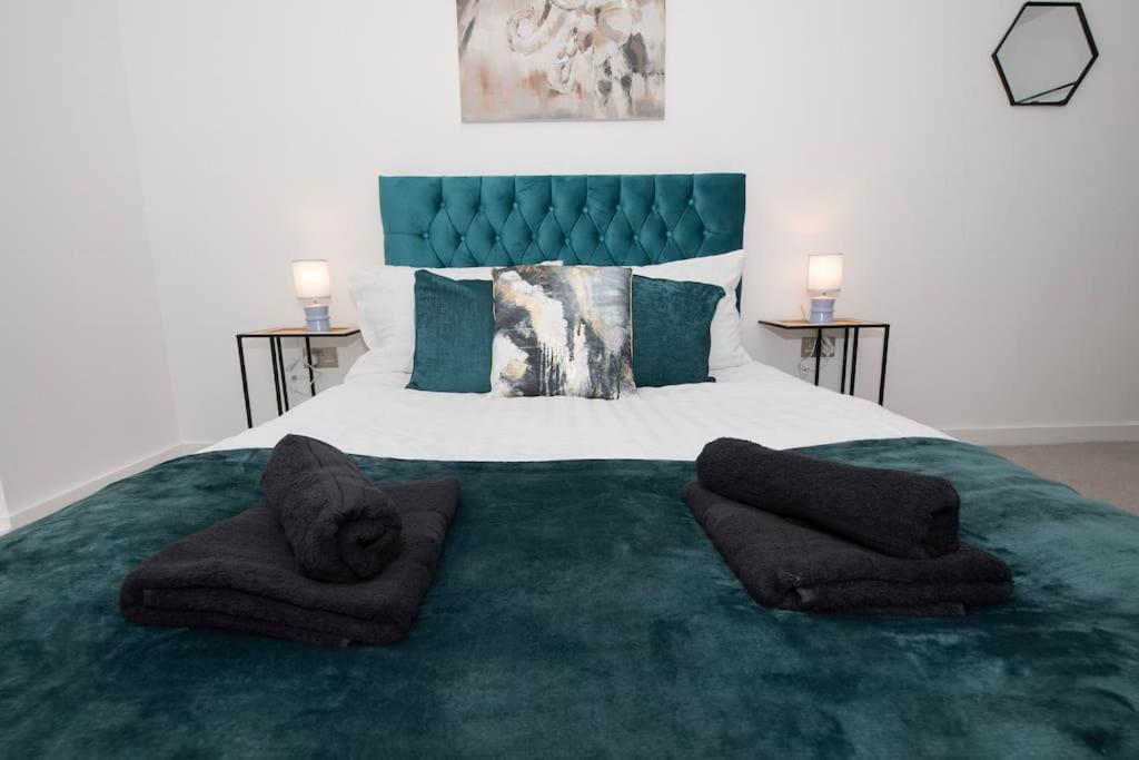 Deluxe 2 Bed York Flat with Gym Sleeps 6 — photo 2