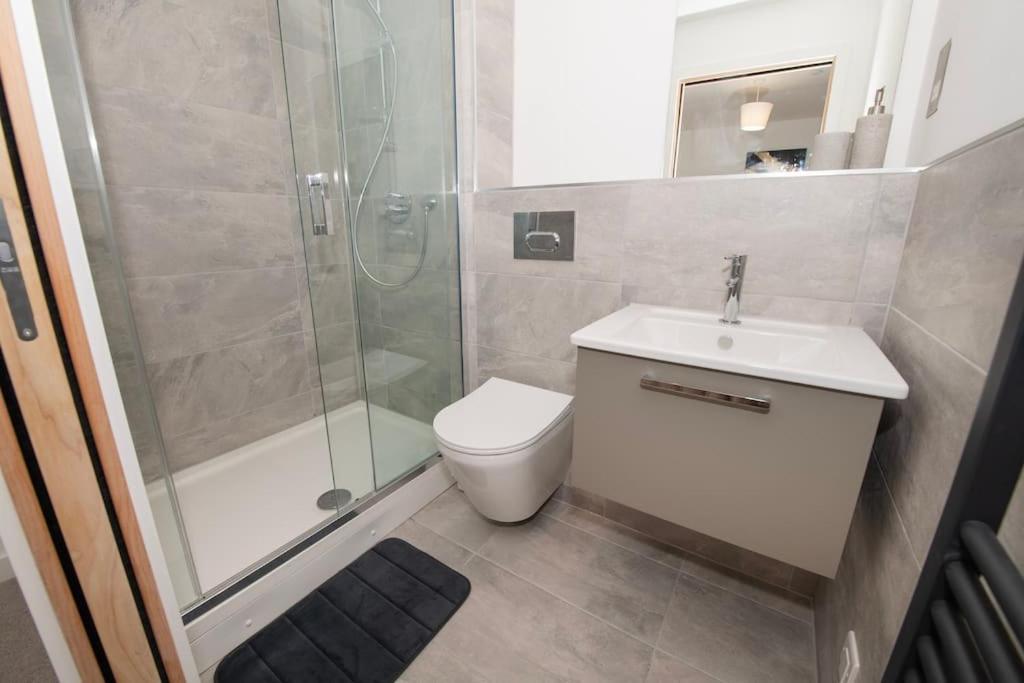 Deluxe 2 Bed York Flat with Gym Sleeps 6 — photo 7