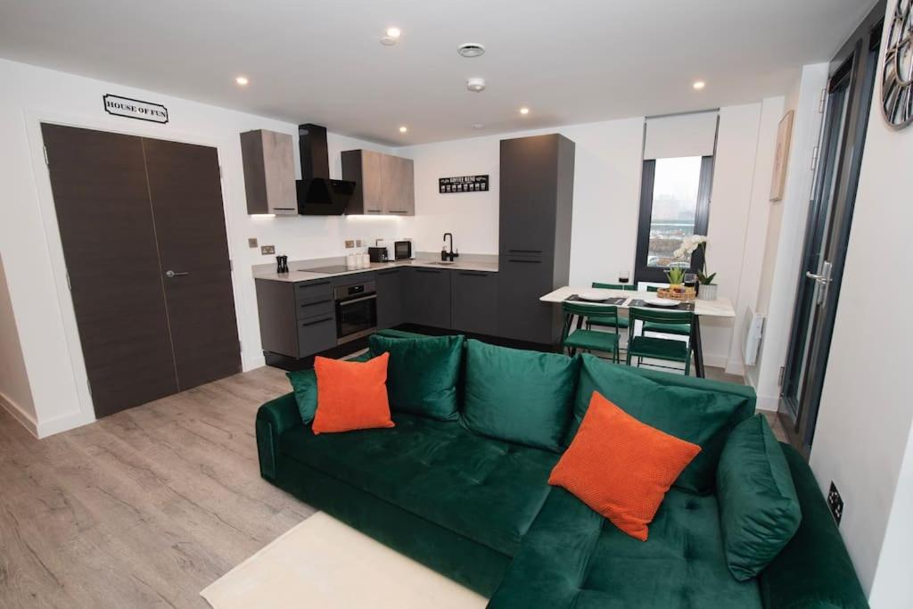 Deluxe 2 Bed York Flat with Gym Sleeps 6 — photo 8