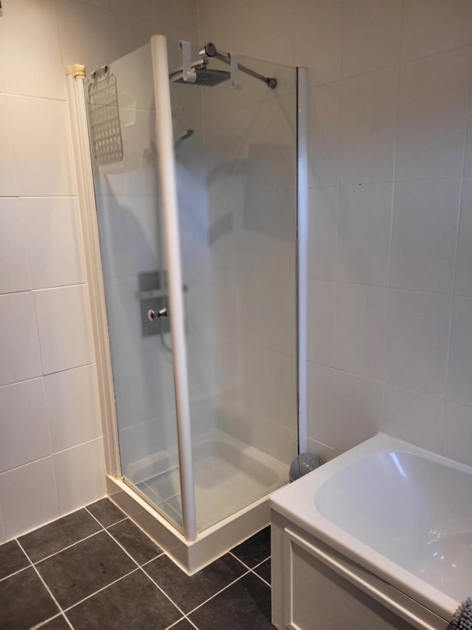 Elckys HOT TUB Holiday Lodge York — photo 2