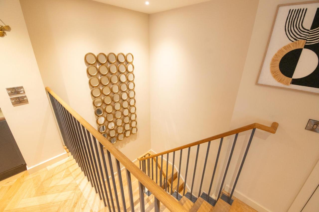 Entire 2 Bed - Free Parking - No. 15 - The Cosy Collection Ltd — photo 3
