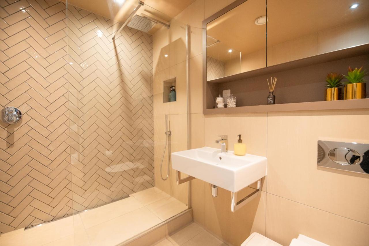 Entire 2 Bed - Free Parking - No. 15 - The Cosy Collection Ltd — photo 6