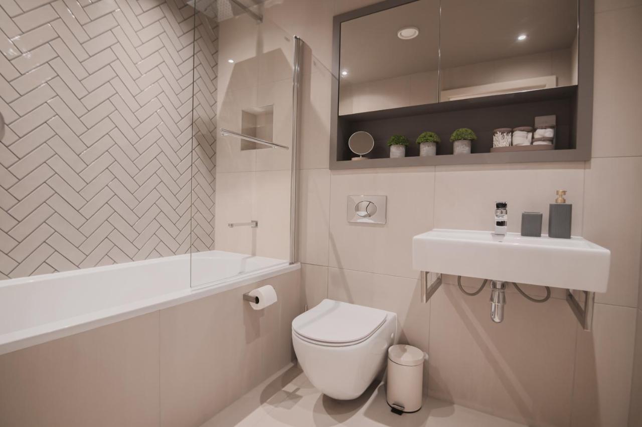 Entire 2 Bed - No. 49 - The Cosy Collection Ltd — photo 7