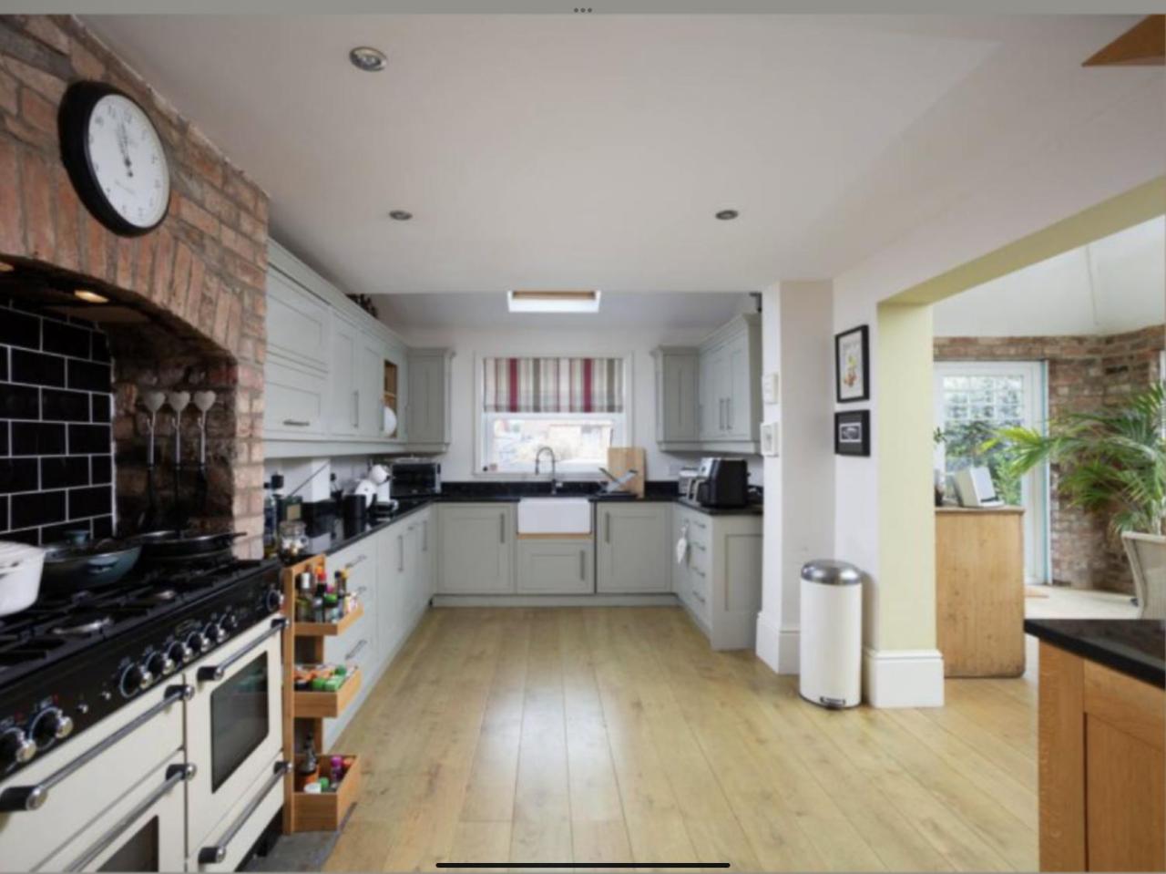 Entire three bed house in wigginton, York — photo 8