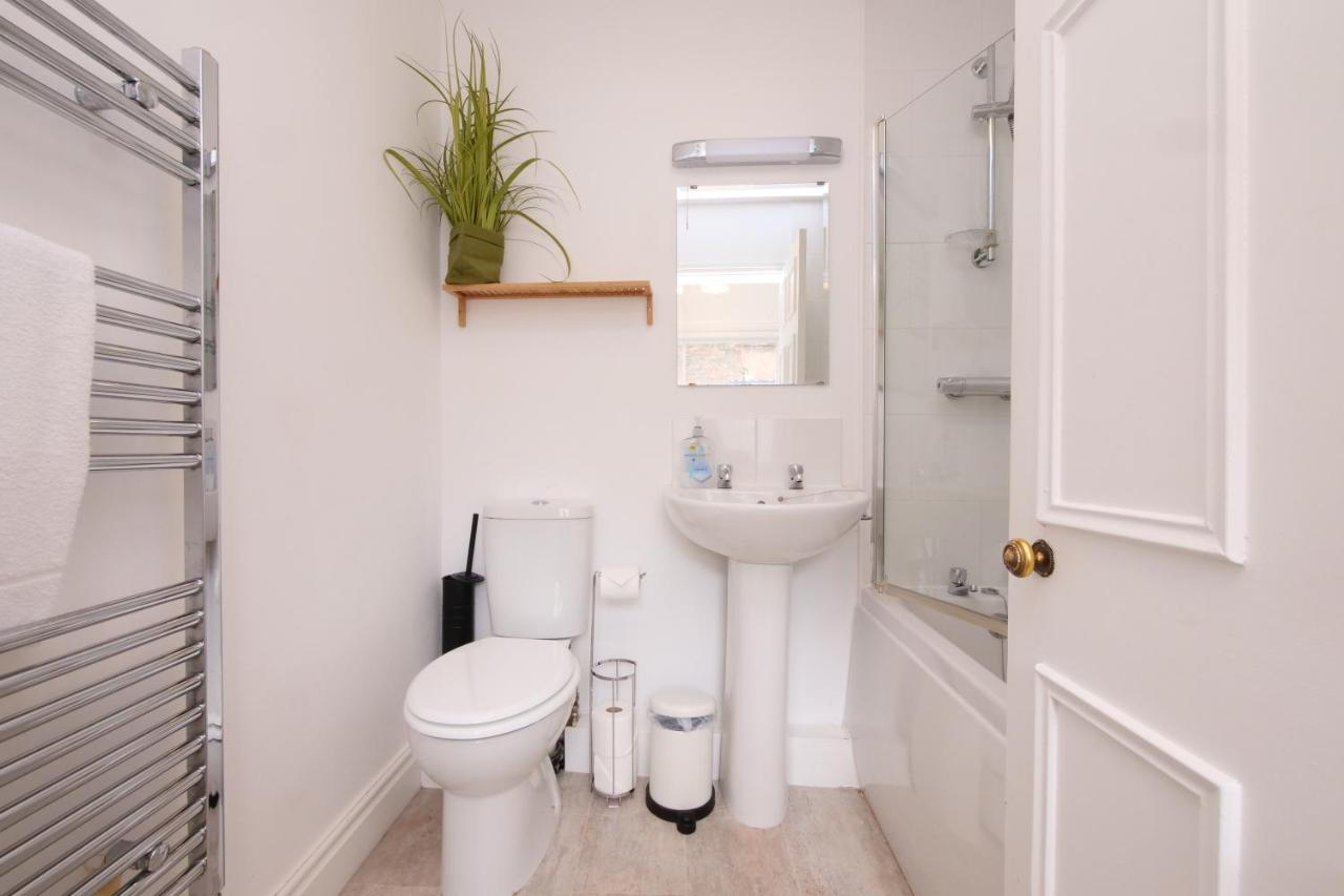Fifth Quarter Apartment with Free Parking — photo 7