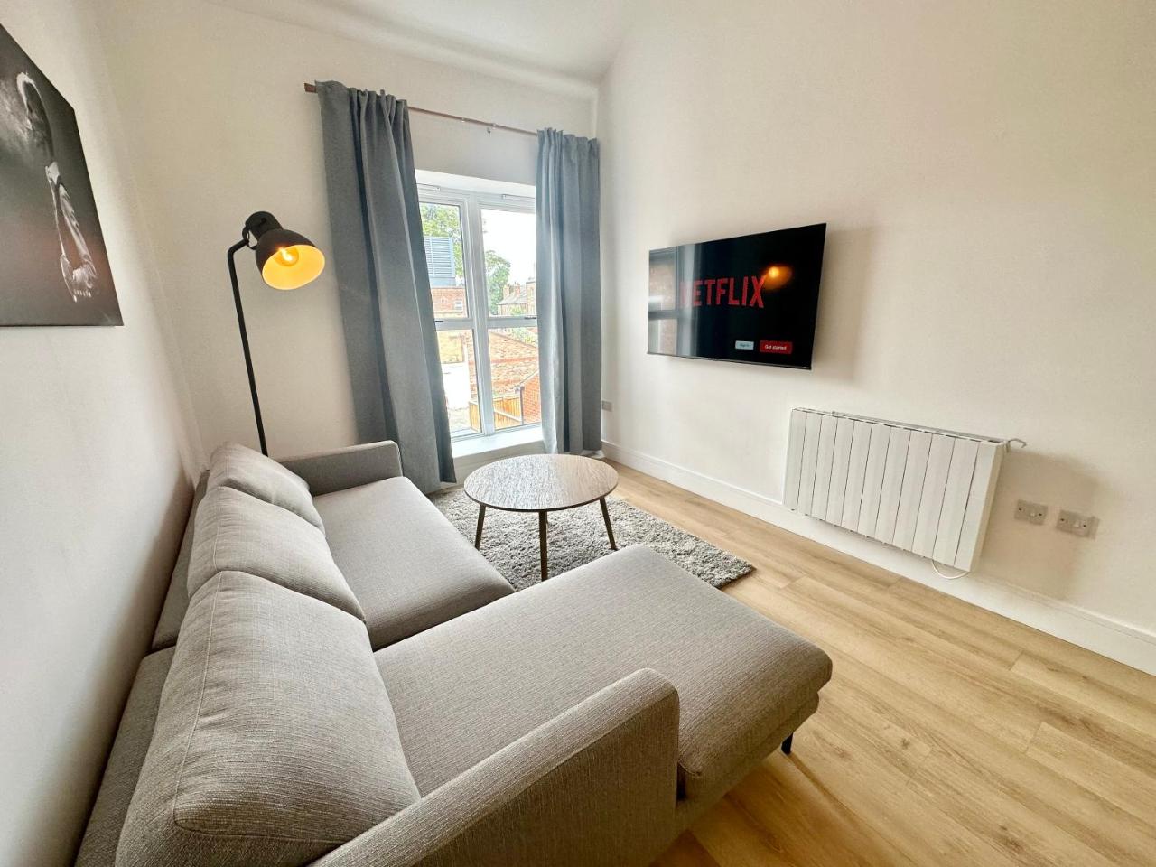 Fountain Apartment No 2 with Free Parking, York, Yorkshire