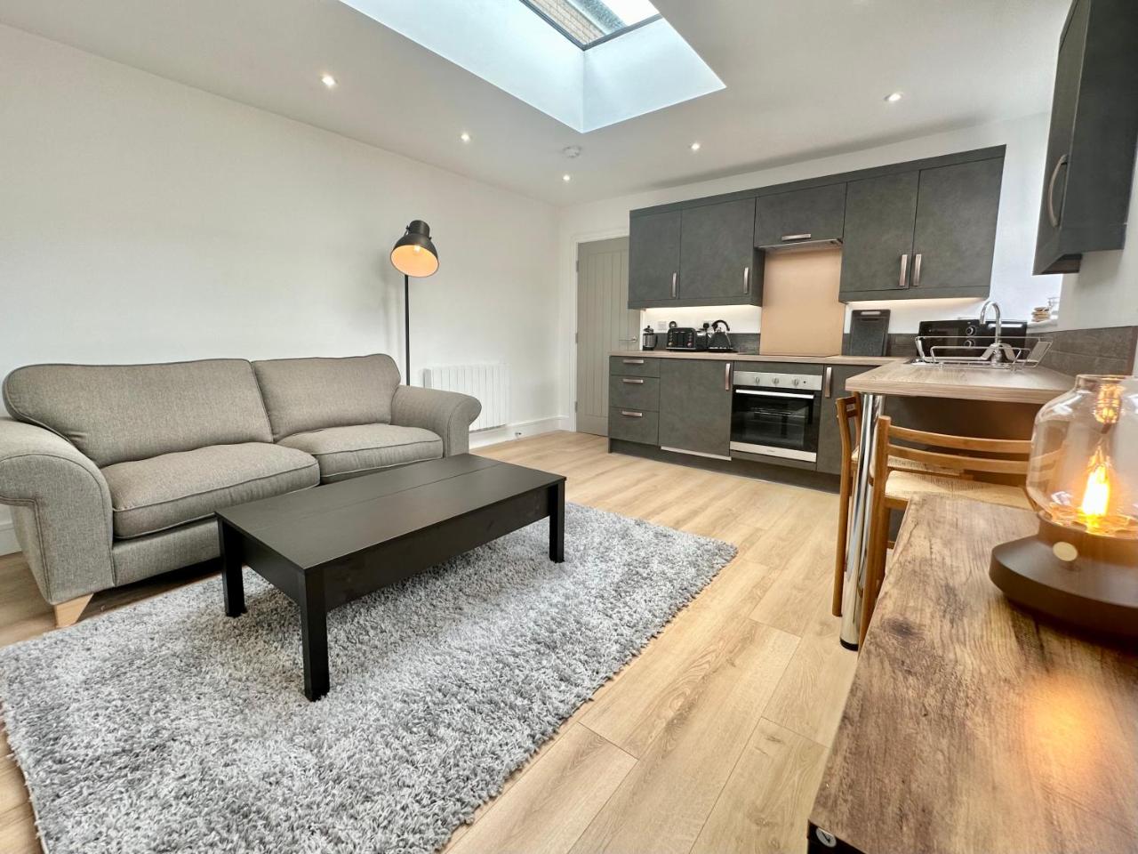Fountain Apartment No 5 with Free Parking — photo 6