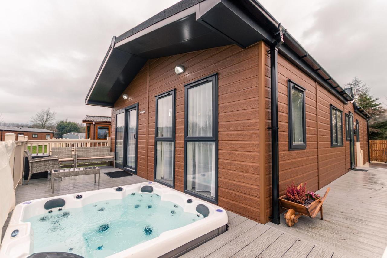 Garden View Lodge with Hot Tub — photo 6