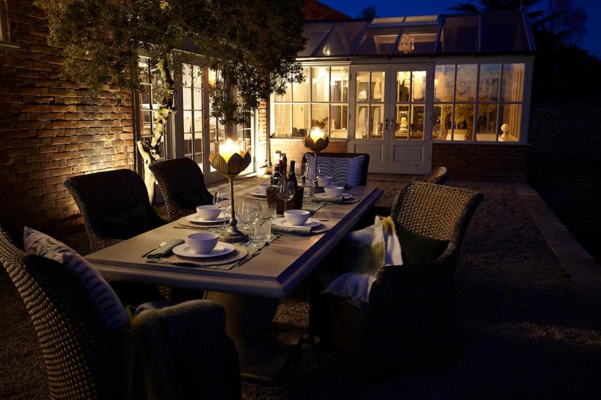 Gilbertson House-York-luxury-sleeps 7 with hot tub — photo 4