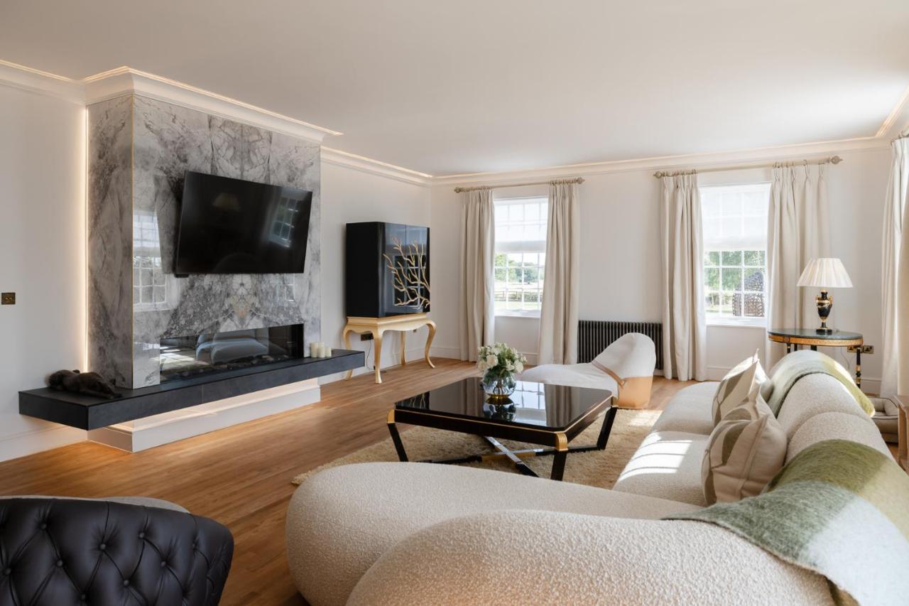 Gilbertson House-York-luxury-sleeps 7 with hot tub — photo 5